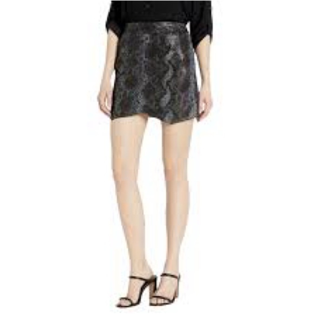 BB Dakota Mini Skirt  Black Faux Snake Skin Print Size 8
